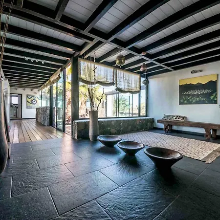 Villa Pisa Fuerte: Con Piscina A Los Pies Del Volcan De Lajares