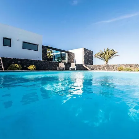 Villa Pisa Fuerte: Con Piscina A Los Pies Del Volcan De *
